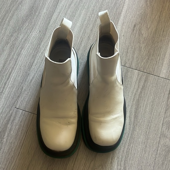 Black, white and green platform boots. - Picture 2 of 3